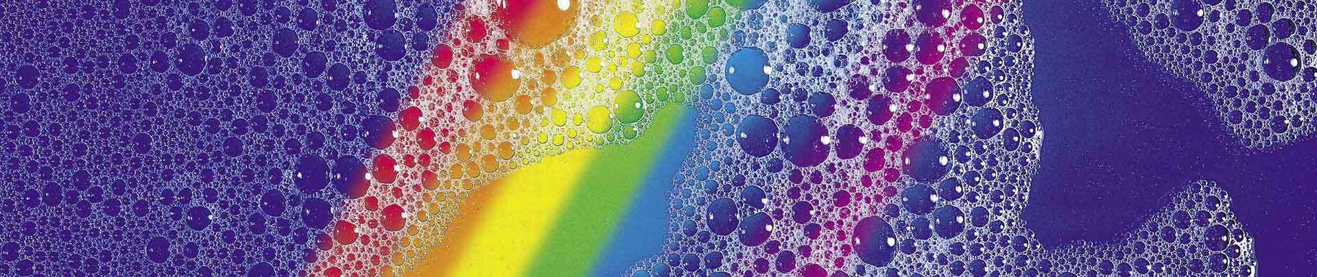 Waschschaum in Regenbogenfarben